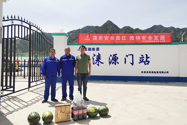涞源门站慰问.jpg 涞源门站慰问.jpg